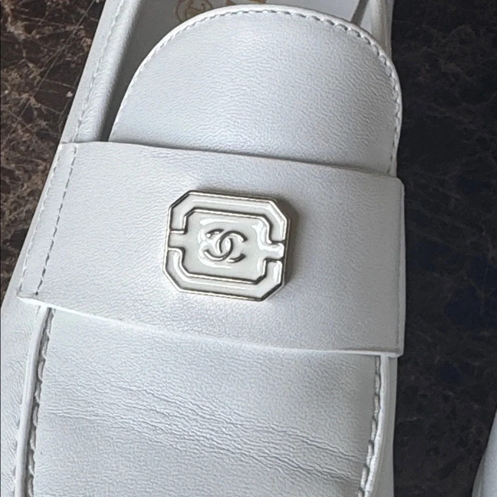 Chanel 24a white leather moccasins gold logo flats loafers lambskin sz 38.5